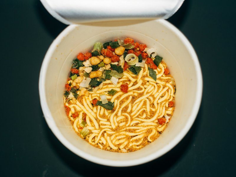 A bowl of noodles